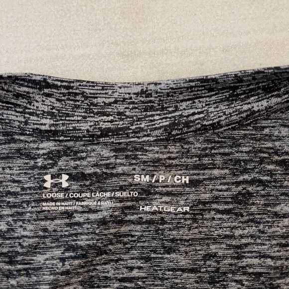 Heather gray v neck under armour T-shirt - Picture 4 of 4